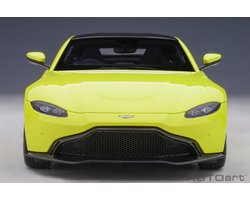 De 1:18 Diecast Modelcar van de Aston Martin Vantage van 2019 in Lime Essence en Carbon Black Roof. De fabrikant van het schaalmodel is Autoart. Dit model is alleen online verkrijgbaar
