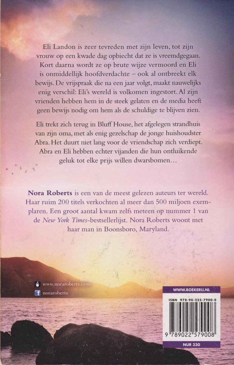 Achterkant van het boek 'Het strandhuis' van Nora Roberts met beschrijving en ISBN.