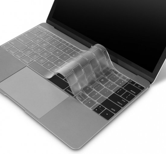 Housse de clavier transparente sur un MacBook 12 pouces ouvert, sur fond blanc.
