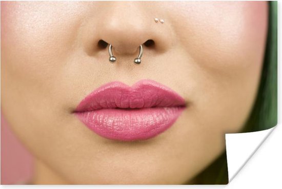 Poster - Vrouw neuspiercing en roze lippen - 60x40 | bol.com