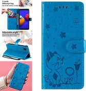 Voor Samsung Galaxy A01 Core Cat Bee Embossing Pattern Shockproof Horizontale Flip Leather Case met houder & kaartsleuven & portemonnee (blauw)