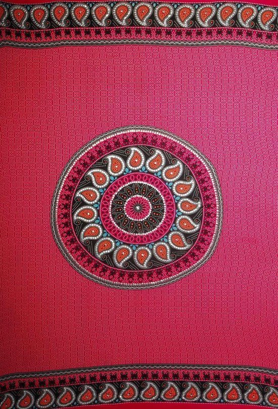 Hamamdoek, sarong, pareo, figuren  patroon lengte 115 cm breedte 165 kleuren rood roze zwart wit blauw oranje versierd met franjes en pailletten.