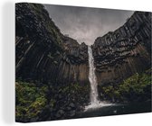 Canvas Schilderij Een waterval in het IJslandse Nationaal park Vatnajökull - 30x20 cm - Wanddecoratie