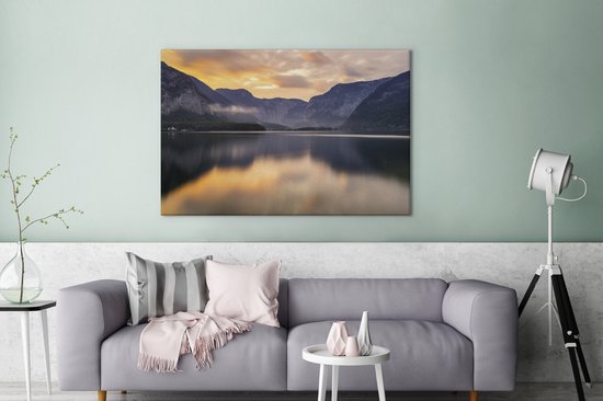 Montagnes et coucher de soleil se reflètent dans un lac 120x80 cm - Tirage photo sur toile (Décoration murale salon / chambre)