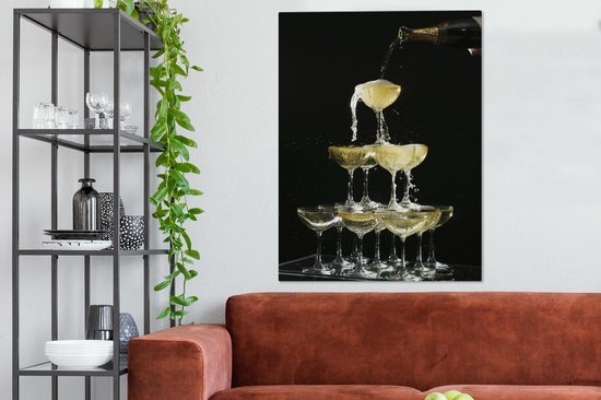 Versez des boissons chères sur des verres empilés 90x120 cm - Tirage photo sur toile (Décoration murale salon / chambre)