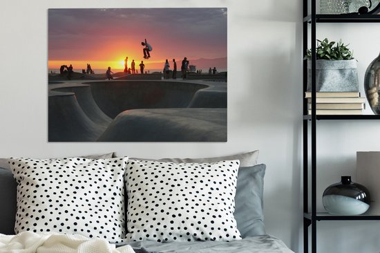 Canvas schilderij 80x60 cm - Wanddecoratie Skateboarders in Venice Beach bij zonsondergang - Muurdecoratie woonkamer - Slaapkamer decoratie - Kamer accessoires - Schilderijen op canvas