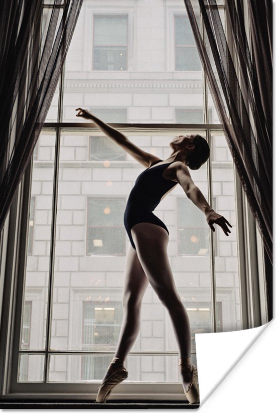 Dansende ballerina bij een raam poster papier 60x90 cm - Foto print op Poster (wanddecoratie woonkamer / slaapkamer)