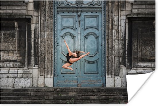 Poster Dansende ballerina voor een deur - 90x60 cm