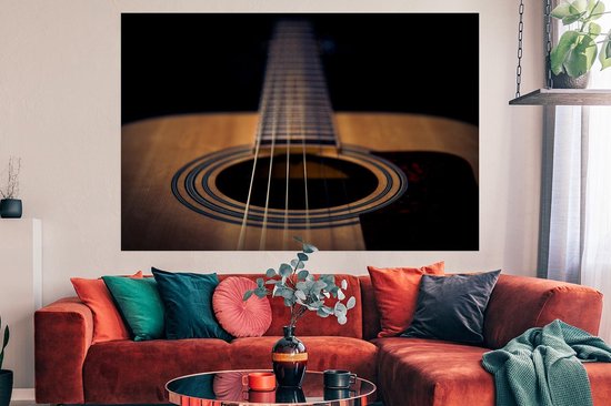 Poster Close up van een Akoestische gitaar op een zwarte achtergrond - 180x120 cm XXL