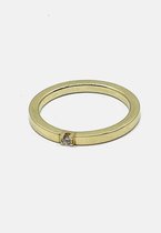14 karaat geel gouden handgemaakte solitair ring met 0.035ct briljant geslepen VSI diamant in vierpoot chaton vanNienke