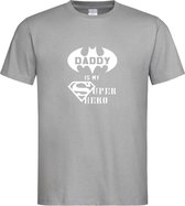 Grijs T Shirt met  " Papa is een Superheld " print Wit size M