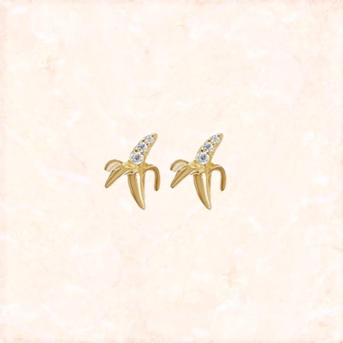 Jobo By JET - Bananen oorbellen - knopjes - Goud – diamantjes