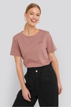 NA-KD Basic Logo Vrouwen T-shirt - Dusty Dark Pink - Maat L