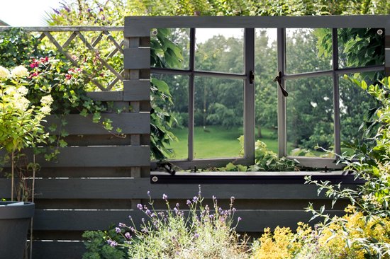 Affiche de jardin Out of the window - Vieille fenêtre envahie 120x80 cm - Toile de jardin / Toile d'extérieur / Peintures d'extérieur (décoration de jardin)