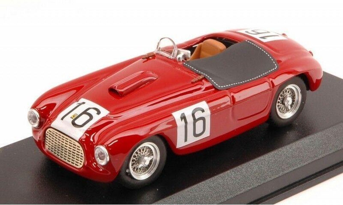 De 1:43 Diecast Modelcar van de Ferrari 166 Spider #16 van Paragi in 1950. De coureurs waren Chinetti en Lucas.. De fabrikant van het schaalmodel is Art-Model. Dit model is alleen online beschikbaar