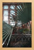 JUNIQE - Poster met houten lijst The Tropical Glasshouse II -13x18