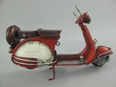 metaalkunst - model klassieke scooter - rood - 7 cm hoog