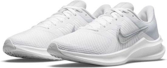 Nike Nike Downshifter 11 Sportschoenen - Maat 38.5 - Vrouwen - wit -  lichtgrijs - zilver | bol.com