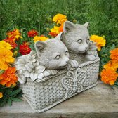 Betonnen tuinbeeld - plantenbak kitten