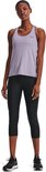 Model draagt zwarte capri sportbroek met wit logo en paarse top.