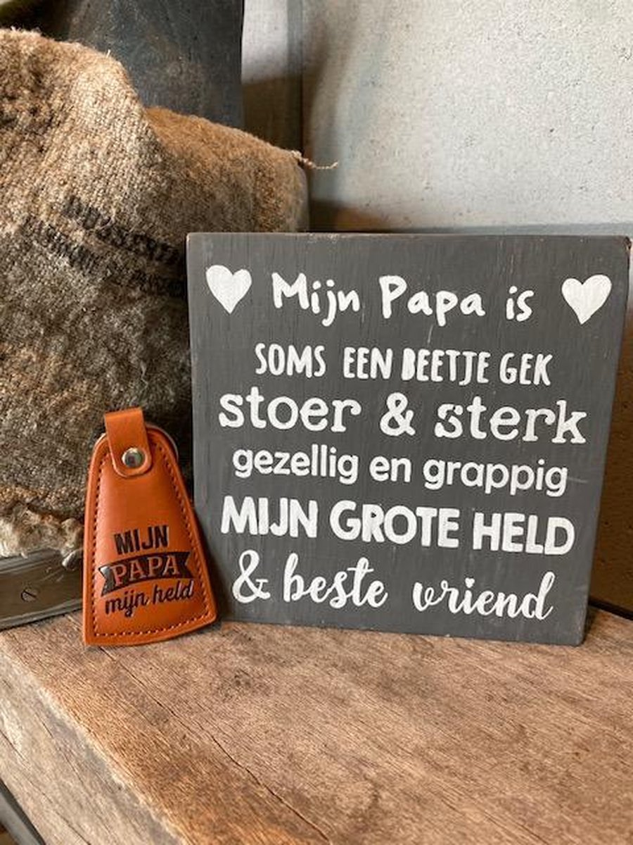 Creaties van Hier - Cadeaupakket papa - vader - Tekstblok 15 cm Mijn papa is.. GREY + sleutelhanger Mijn papa mijn held