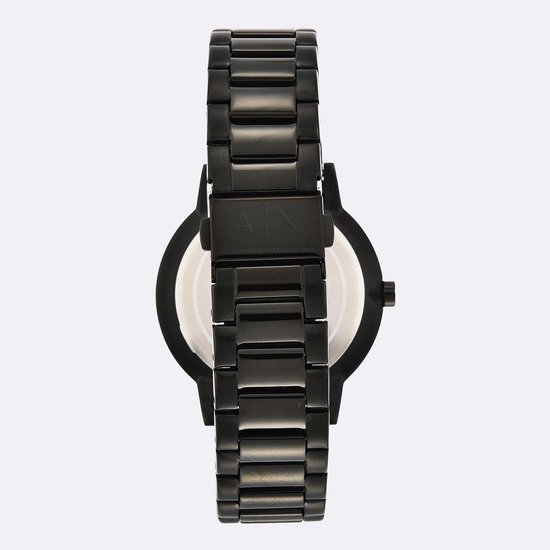 Zicht op de gesp en de achterkant van een zwart Armani Exchange horloge.