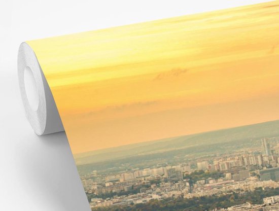 Papier peint photo en vinyle - Paris et la tour Eifffel avec un ciel très coloré largeur 390 cm x hauteur 260 cm - Tirage photo sur papier peint (disponible en 7 tailles)