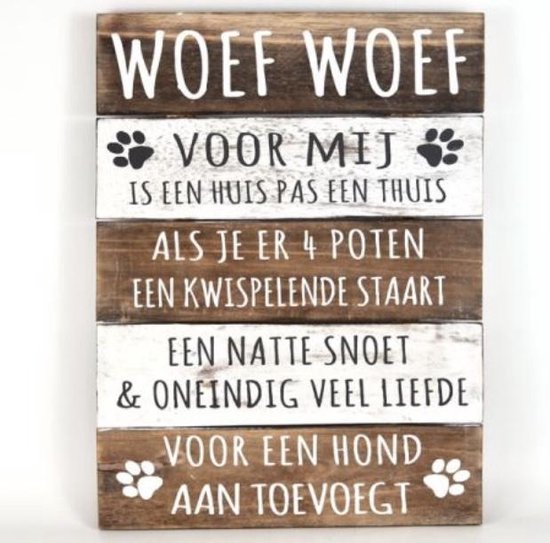 Plaque décorative en bois avec le texte 'WOEF WOEF VOOR MIJ IS EEN HUIS PAS EEN THUIS ALS JE ER 4 POTEN EEN KWISPELENDE STAART EEN NATTE SNOET & ONEINDIG VEEL LIEFDE VOOR EEN HOND AAN TOEVOEGT'.