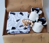 baby gift set - kraam kado - new born - slofjes - houten speelgoed - slofjes - rompertje