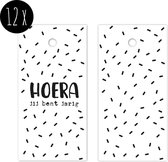 12x Labels van karton / Cadeaulabels Verjaardag | HOERA jij bent jarig | 80 x 40 mm | zwart-wit