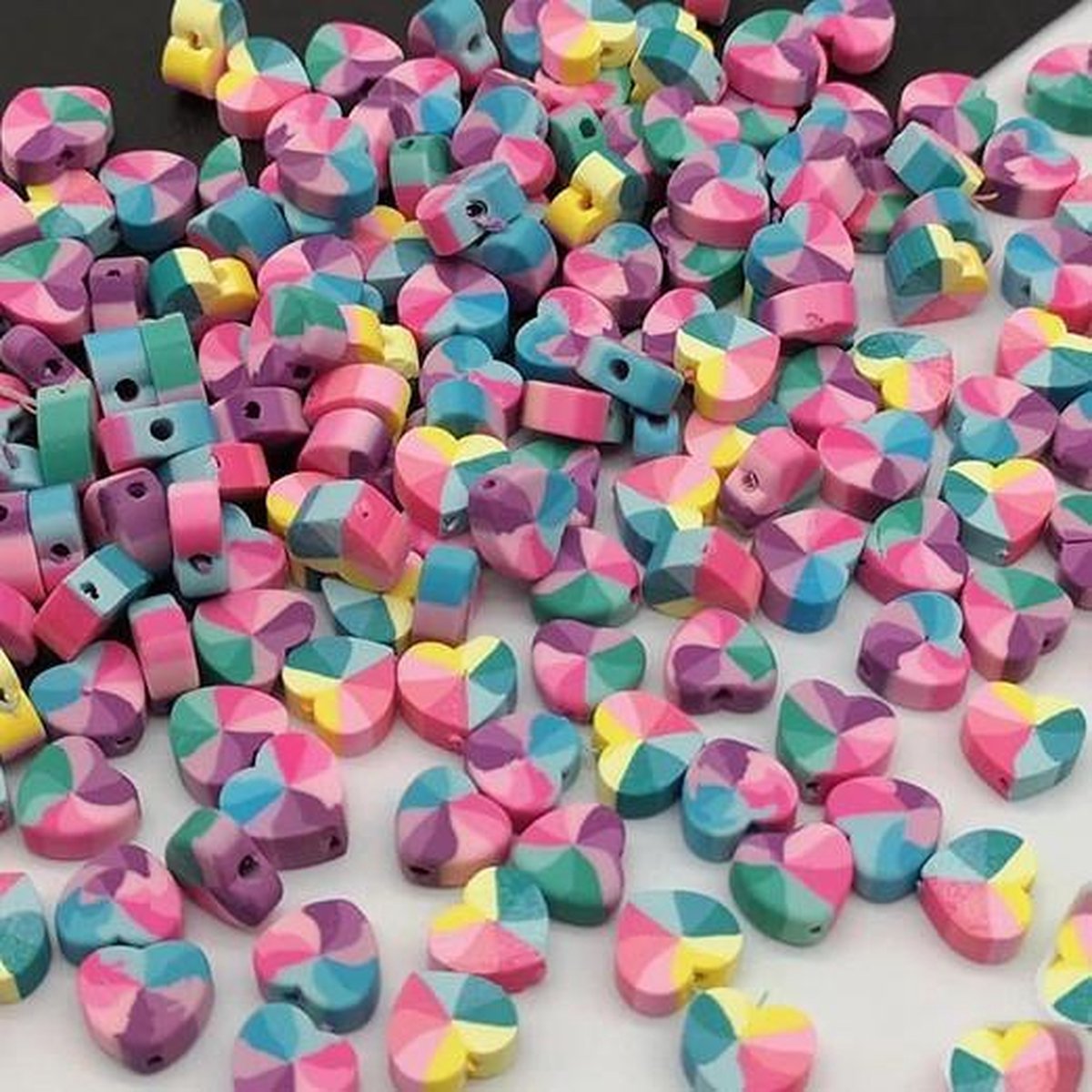 50 stuks Kralen Hartjes Regenboog - 1 cm - Figuurkralen - Kleikralen - Fimokralen - Kralen Hartjes Gekleurd - Polymeer Kralen — afbeelding 2