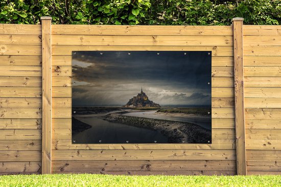 Ciel sombre sur le Mont Saint-Michel près de la Normandie en France Affiche de jardin 180x120 cm - Toile de jardin / Toile d'extérieur / Peintures d'extérieur (décoration de jardin) XXL / Groot format!