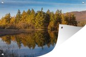 Muurdecoratie Reflectie van bomen in het Nationaal park Cairngorms in Schotland - 180x120 cm - Tuinposter - Tuindoek - Buitenposter