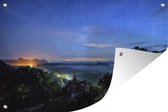 Tuinposter - Tuindoek - Tuinposters buiten - Een blauw gekleurde nachtlucht boven het Nationaal park Khao Luang - 120x80 cm - Tuin