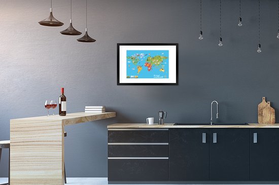 Photo encadrée - Carte du monde moderne sur fond bleu cadre photo noir avec passe-partout blanc 60x40 cm - Affiche encadrée (Décoration murale salon / chambre)