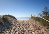 Tuinposter - Zee - Strand in wit / beige / grijs / blauw   - 120 x 180 cm.
