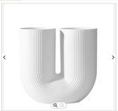 Hoge Luxe Vaas- Porcelain- Moderne Italiaanse stijl- in kleur : Wit- 27 x 27,5