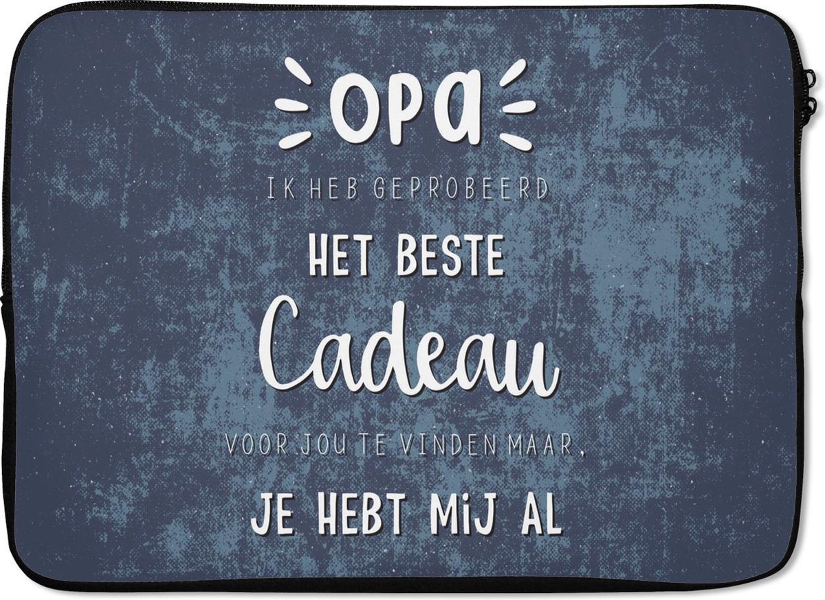 Laptophoes 14 inch - Het beste cadeau - Spreuken - Quotes - Opa - Laptop sleeve - Binnenmaat 33x23 cm - Zwarte achterkant