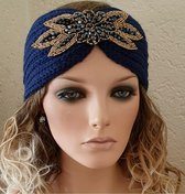 Trendy hoofdband haarband van acryl met broche kleur blauw maat one size