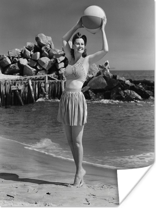 Femme Vintage avec un ballon de plage en papier poster noir et blanc  120x160 cm 