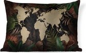 Sierkussens - Kussen - Zandkleurige wereldkaart op een zwarte achtergrond met bladeren en bloemen in paars en groen - 50x30 cm - Kussen van katoen