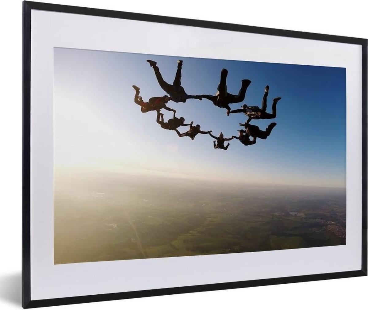 Fotolijst incl. Poster - Skydiven in zonsondergang - 60x40 cm - Posterlijst - PosterMonkey