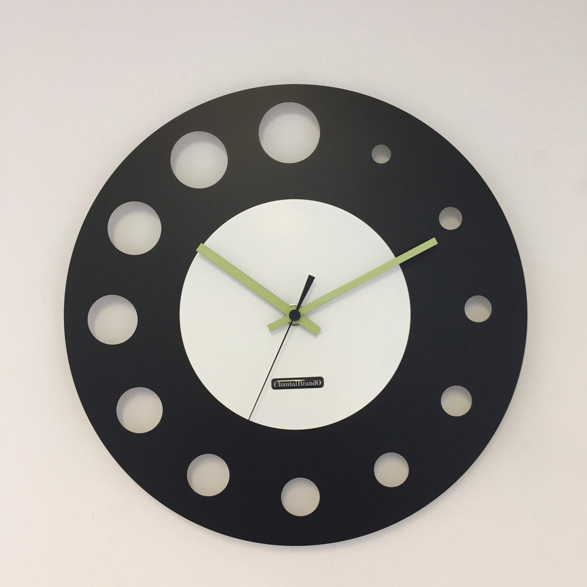 WANDKLOK ATOMIUM BLACK & WHITE -- GREEN POINTERS -- MODERN DUTCH DESIGN -