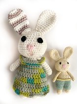 Sis & Sis, handmade by Cora. Gehaakte knuffel 'Charlie & Coosje de konijntjes', handgemaakt, 100% katoen