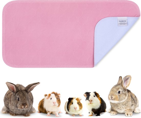 Roze fleece liner met ruitpatroon en een blauwe onderkant. Vier knaagdieren en een konijn op de voorgrond.