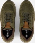 Bovenaanzicht van groene suède sneakers met ritssluiting.