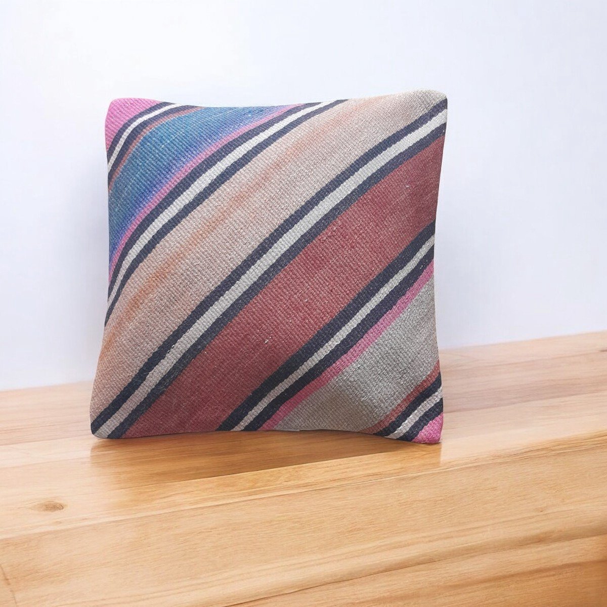 Kussenhoes 40x40 cm | Gemaakt van Handgemaakte Vintage Turkse Kelim | Uniek Authentiek Kussen