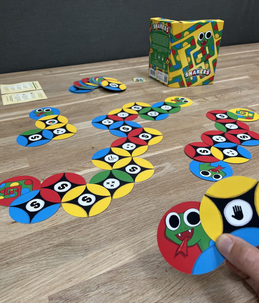 Asmodee kaartspel Snakers familiespel kleurrijk slangen spel. — afbeelding 2