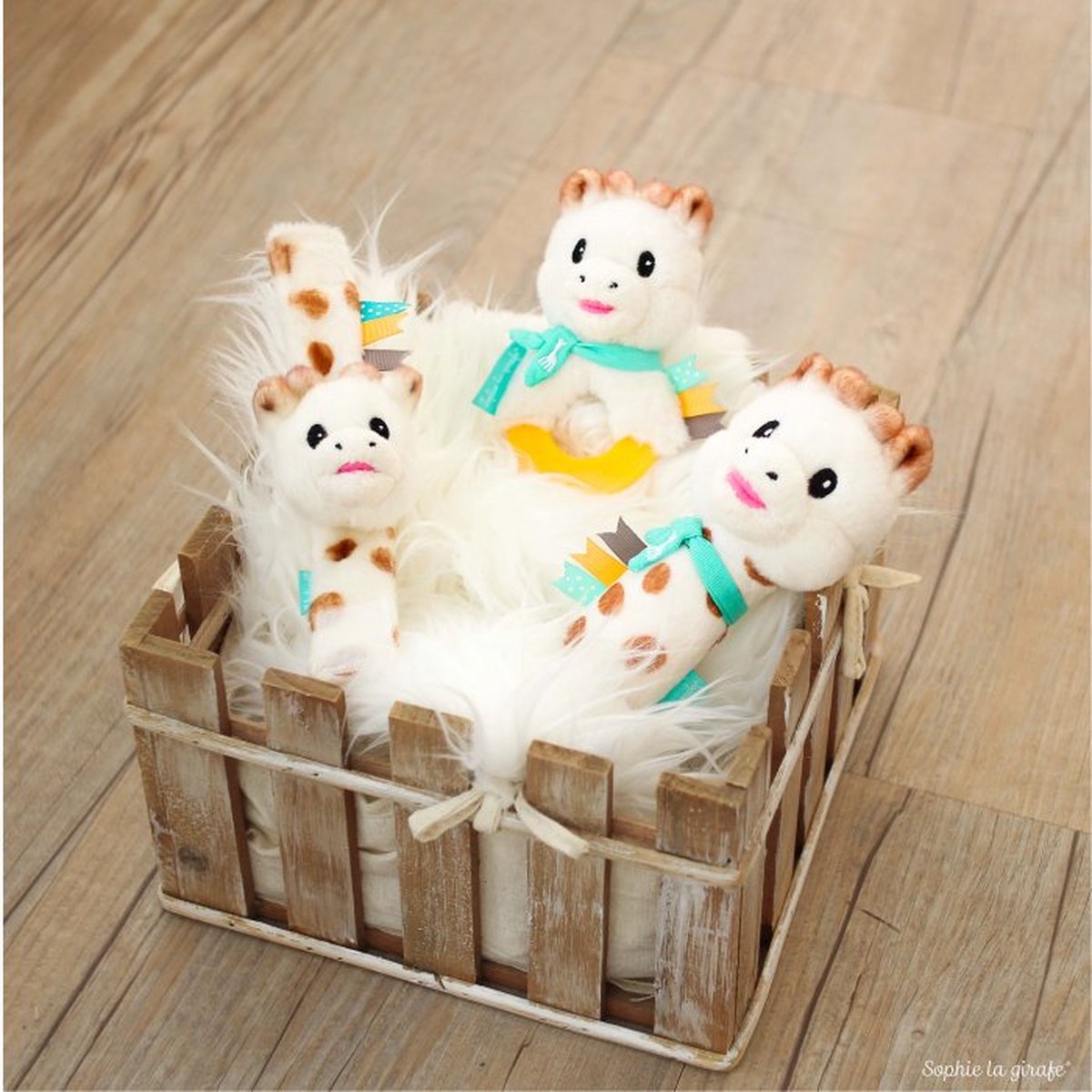 Sophie de giraf Knijprammelaar - Rammelaar - Baby speelgoed - Kraamcadeau - Babyshower cadeau - Vanaf 3 maanden - Pluche - 16x6x6.5 cm - Wit/Bruin/Turquoise — afbeelding 5
