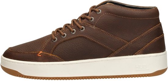 Bruine leren mid-top sneaker, zijaanzicht. Witte zool met HUB-logo, bruine veters.